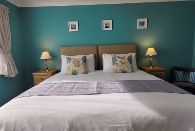 Stay as a family in our room with double and single bed